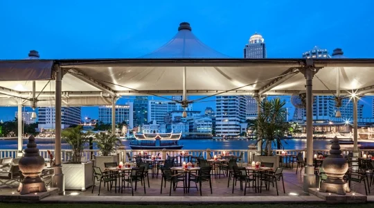 【深夜便でご帰国の方向け】5つ星ホテル「ペニンシュラホテル」のスパ+ ビュッフェディナー